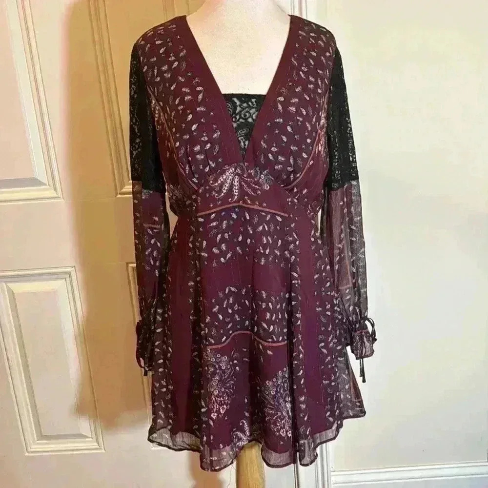 Romeo & Juliet floral dress size Large